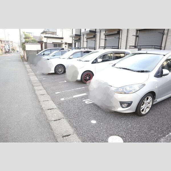 メデアージュ・エイ 駐車場