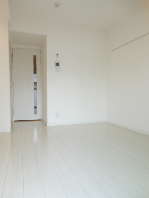 ガーラ・ヴィスタ横濱西口7階 6.1帖のダウンライト付のお部屋