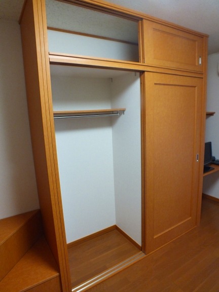 レオパレスアクシス 衣類もたっぷり掛けられます