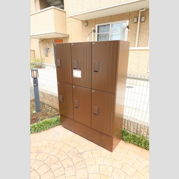 ルガーナ 宅配ボックス