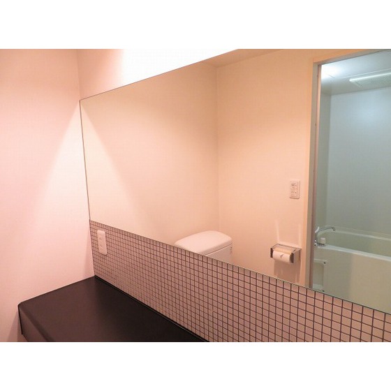 トリニティコート 大きな鏡