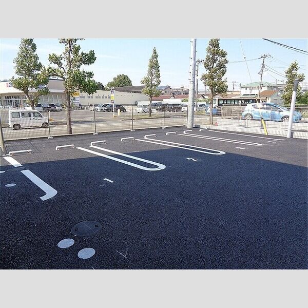 エーデルワイス105号室 駐車場