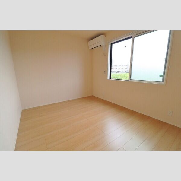 クレール湘南台V　B 玄関横の洋室6.2帖