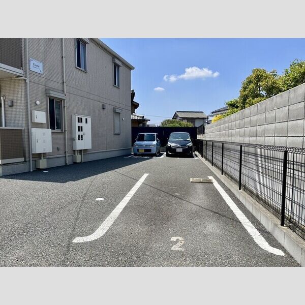 フィオーレ 駐車場