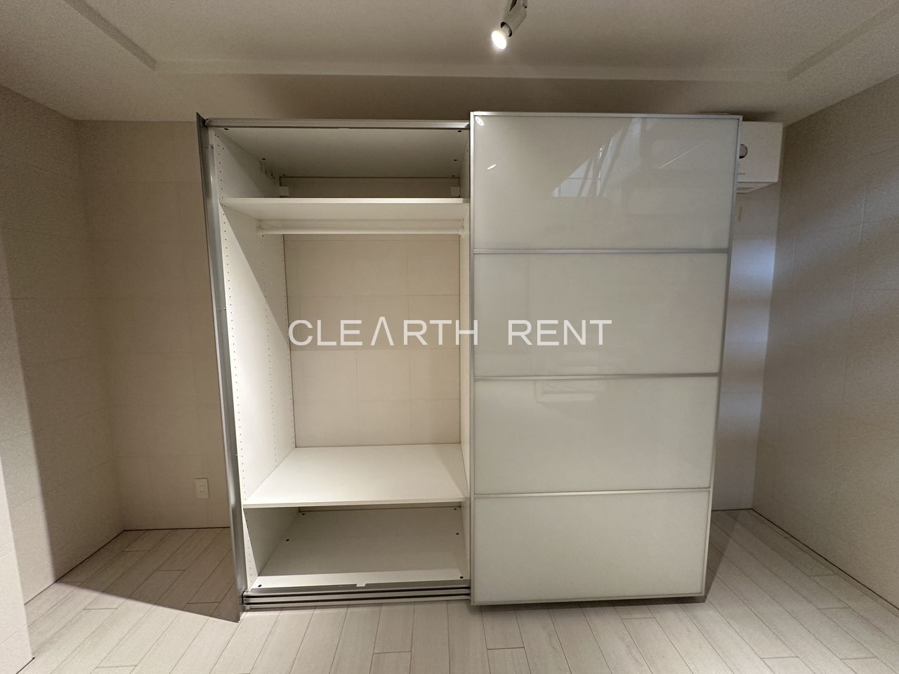 ＧＲＡＮ ＰＡＳＥＯ 自由が丘奥沢 自由に設置場所を移動することができるのがワードローブ