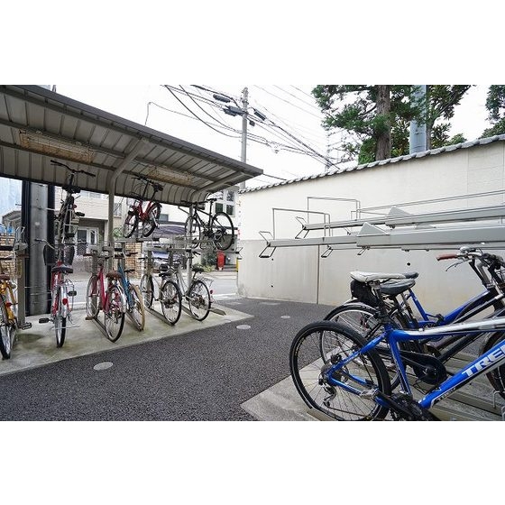 バージュアル浦和イースト 駐輪場