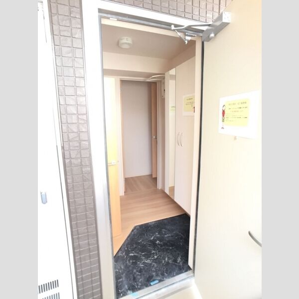 フェリシアKarakida 玄関内です。