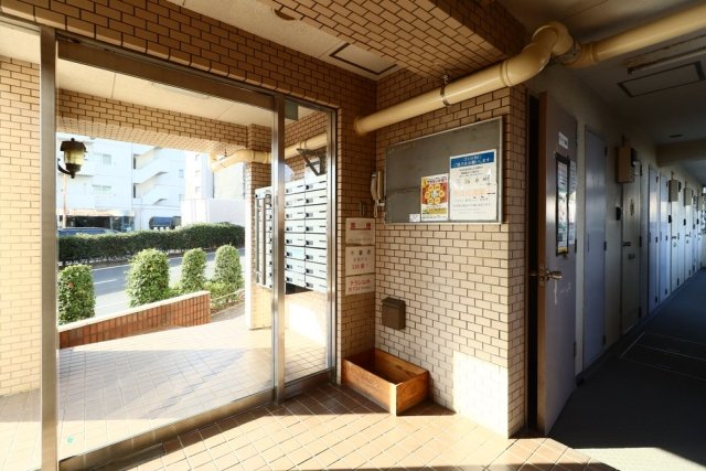 メゾン・ド・フォルス5階 エントランス