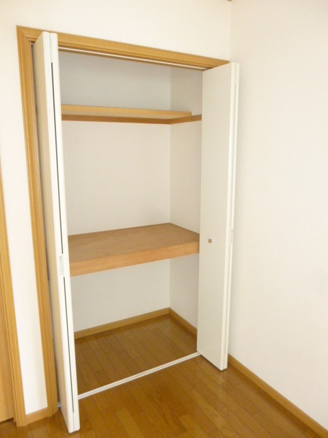 グリーンヒル保土ヶ谷2階 収納