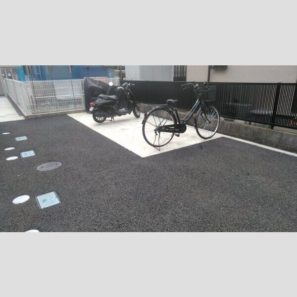 ロイヤルヒルズR 駐輪場