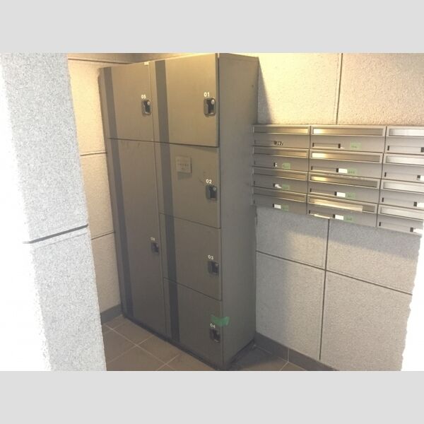 コンフォール 宅配ボックスが設置されています。