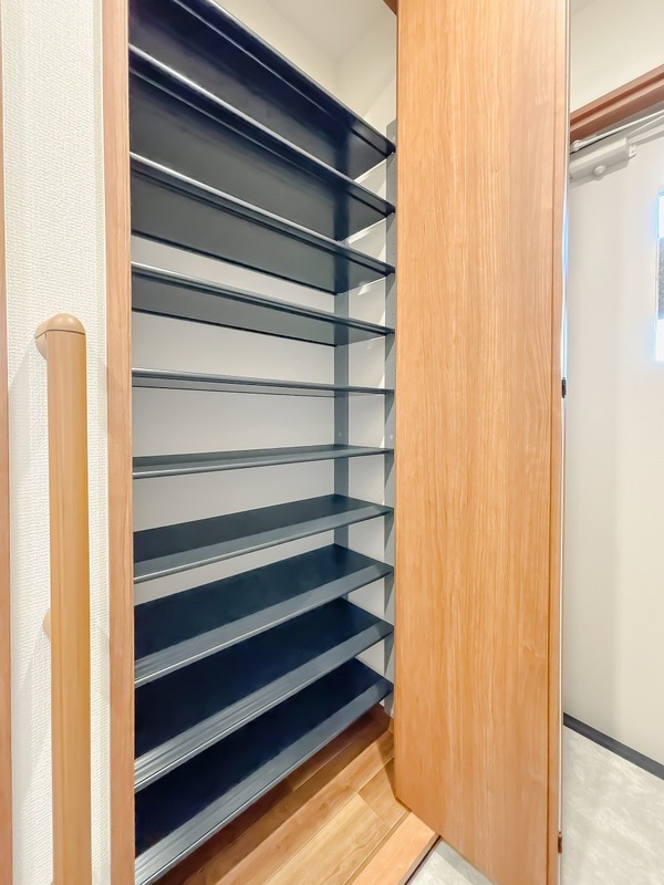 アイビスコートⅡ1階 玄関収納