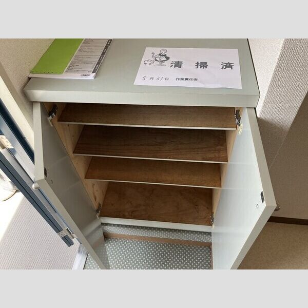 ハイムカメリア201号室 靴箱