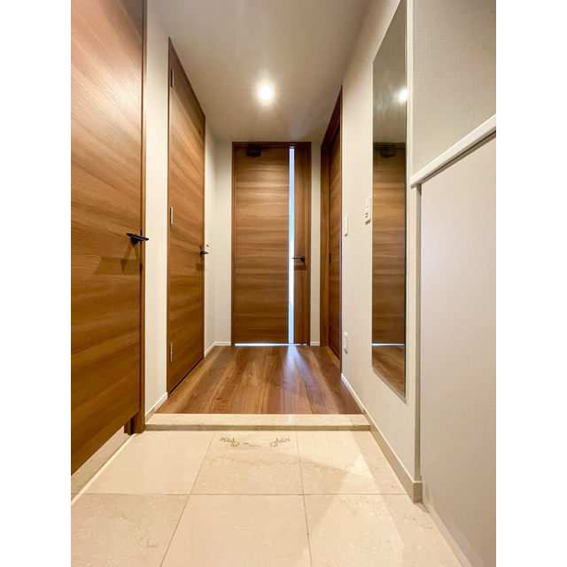 ザ・レジデンス赤坂檜町1101号室 玄関