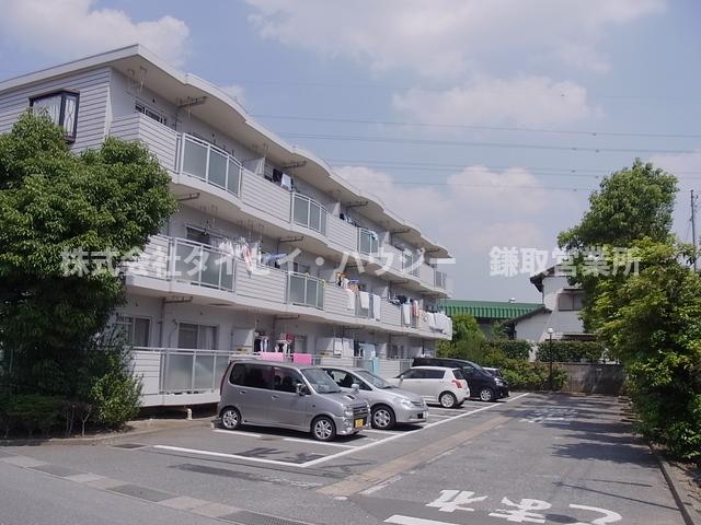 ファミーユ浜野0105号室 目の前が駐車場ですよ