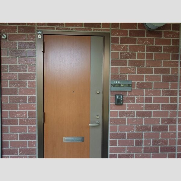 グランドソレーユ103号室 玄関