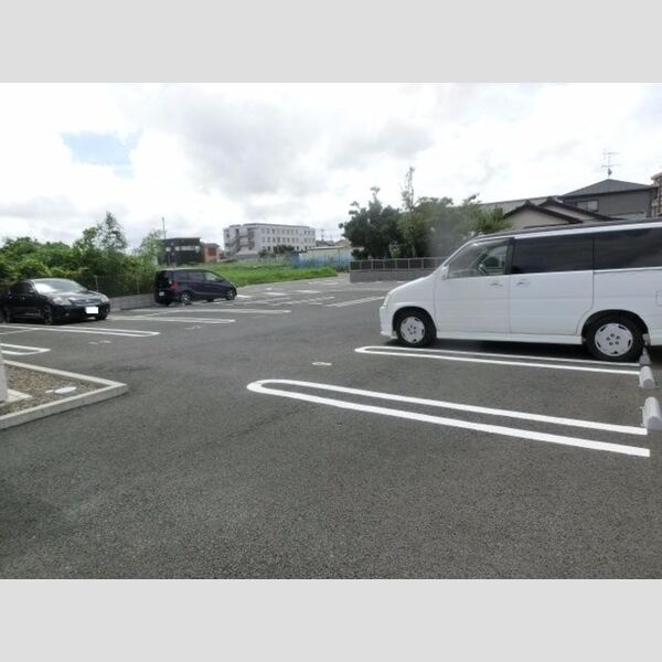 エトワール 駐車場