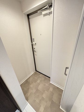 ウィンメゾン薬園台0105号室 玄関