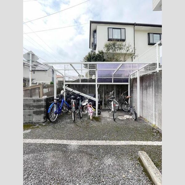 クリスタルパレス203号室 駐輪場