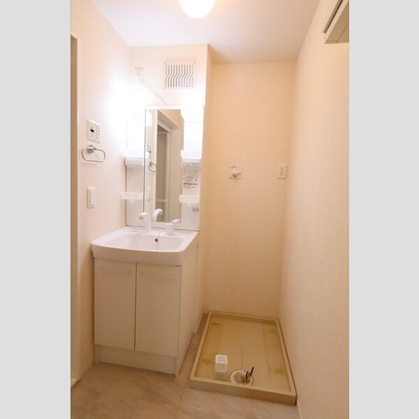 スピカ203号室 洗髪洗面化粧台★室内洗濯機置き場