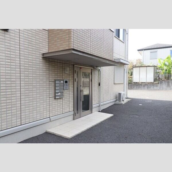 オークス102号室 エントランス