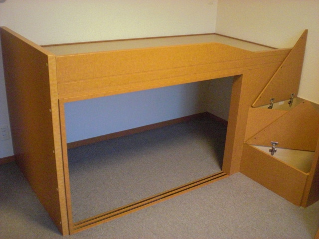 レオパレス仙元山 ベット下収納