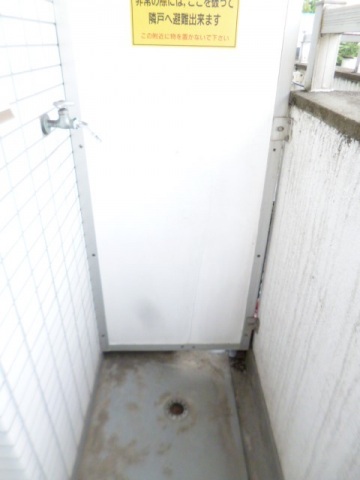 スカイコート立川2 室外洗濯機置場
