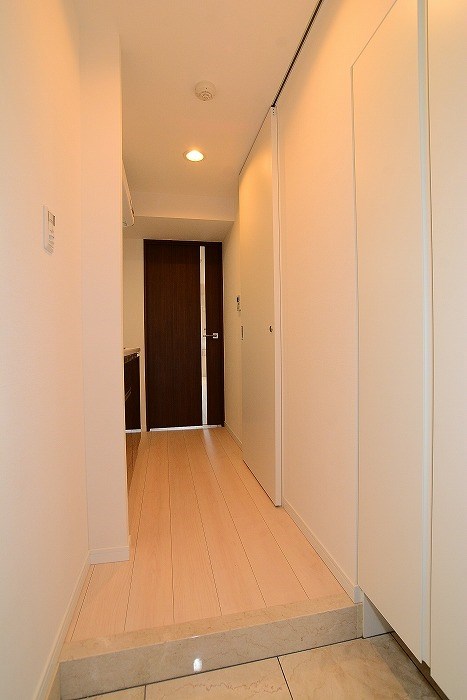 グランドコンシェルジュ三宿アジールコート5階 玄関