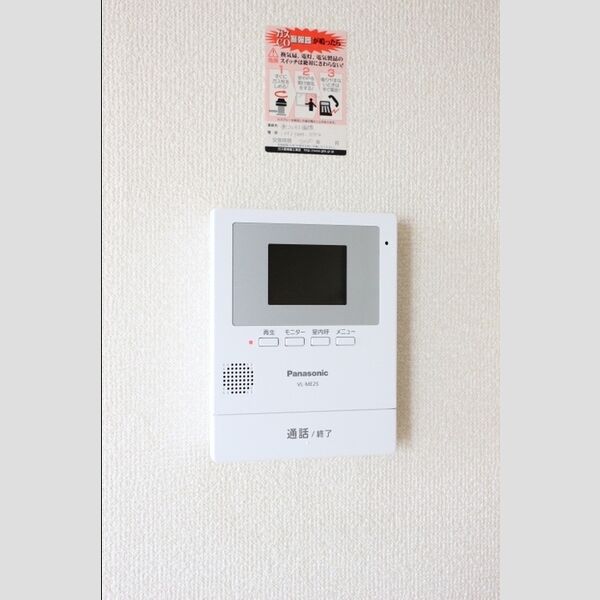 セレニティーホームズ　B301号室 モニター付きインターホン