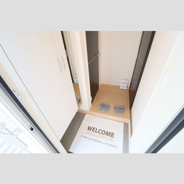 メゾン ド ミュゲ 夜間の帰宅に便利な玄関人感センサーライト付