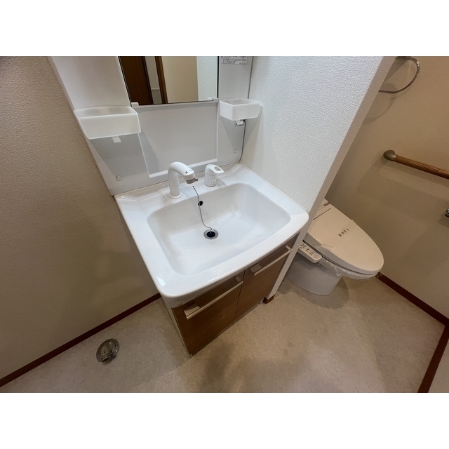 扇１丁目戸建 シャンプードレッシャー付きの独立洗面台