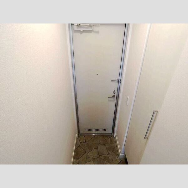 パウロニア106号室 玄関