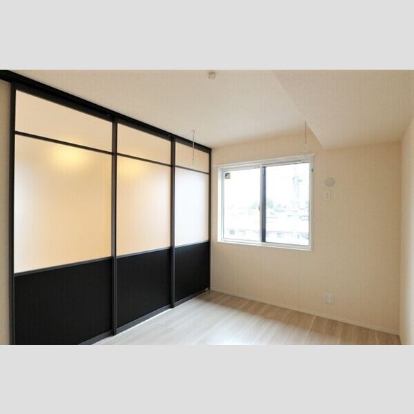 リベラル301号室 洋室