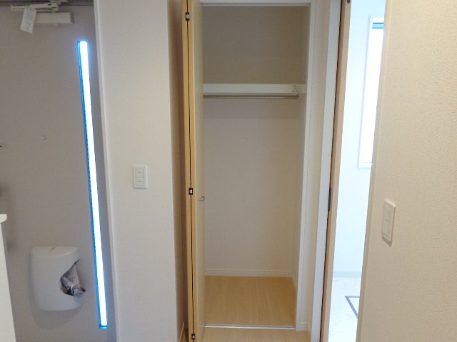 Ｆｒａｎｇｉａ（フランジア） 玄関脇収納