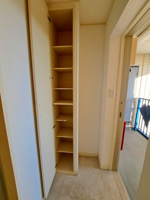 ストゥーディオ 玄関