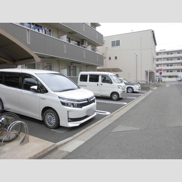 ソラーレ305号室 駐車場
