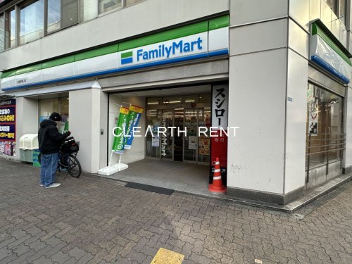 パレステュディオＤｉｍｔ大森 【コンビニエンスストア】ファミリーマート 大森駅東口店まで424ｍ