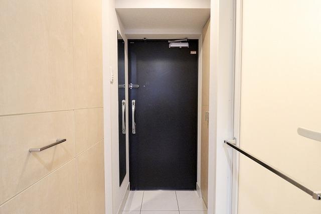 コンシェリア新橋7階 玄関