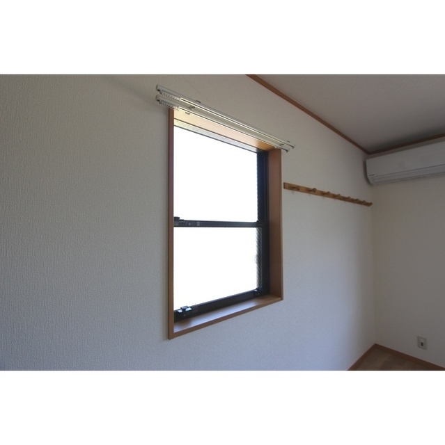 メルベーユ 洋室・小窓