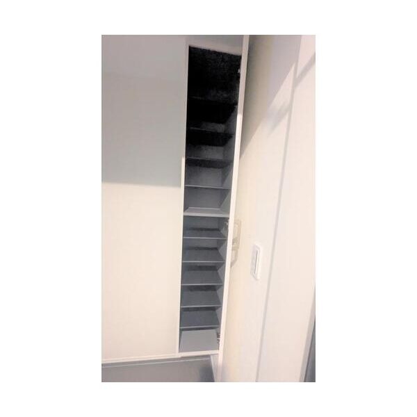 Monologue202号室 玄関