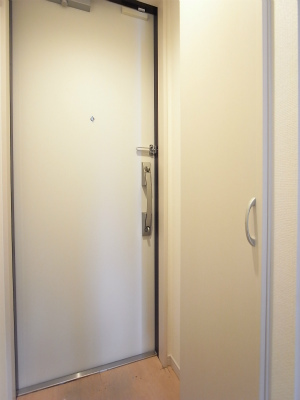 リブリ・サーレ国立 玄関