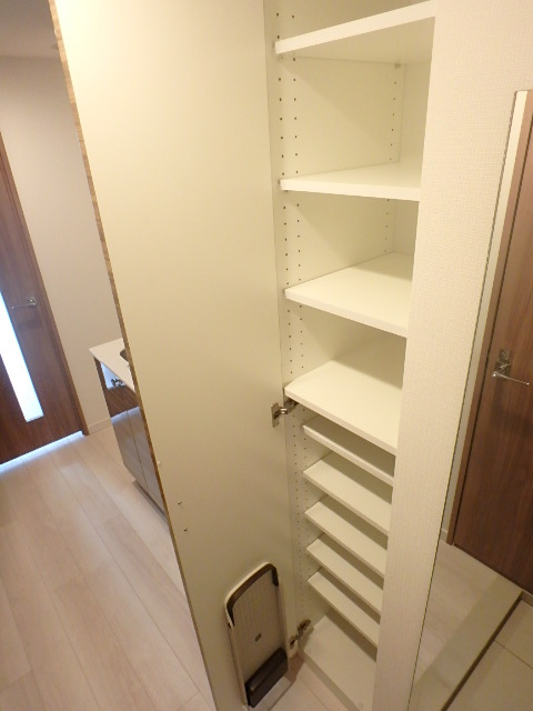 ガーラ・シティ新丸子駅前 収納