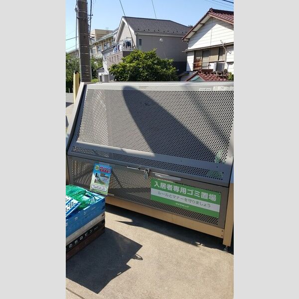 リバーハイツ幕張207号室 ゴミステーション