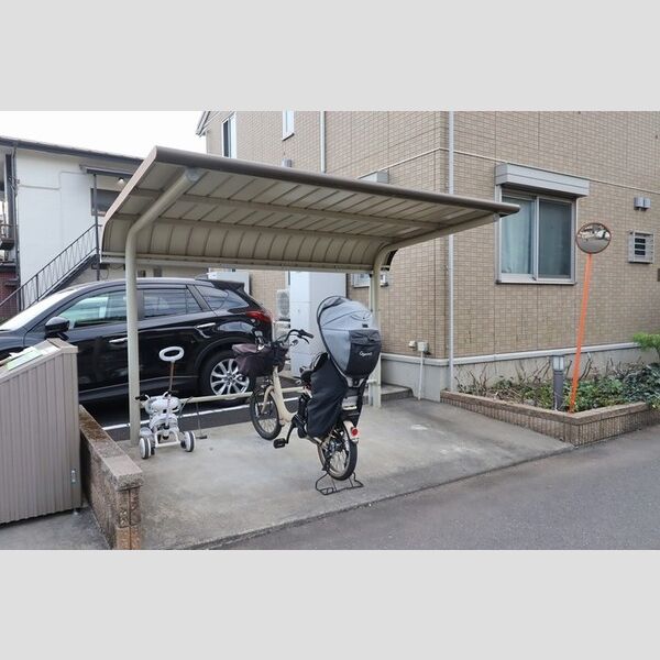モダンコートF202号室 屋根付き駐輪場