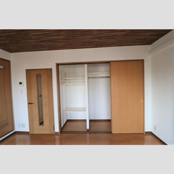 パティエール上本郷 リビングルーム　収納