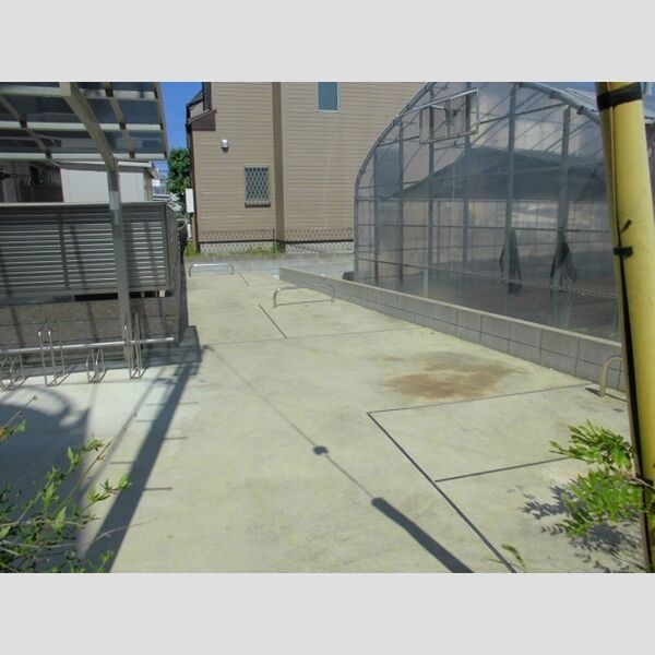 エイトス バイク置場