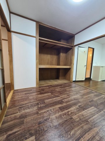 パークデュオ亀有102号室 押し入れタイプで収納力あります