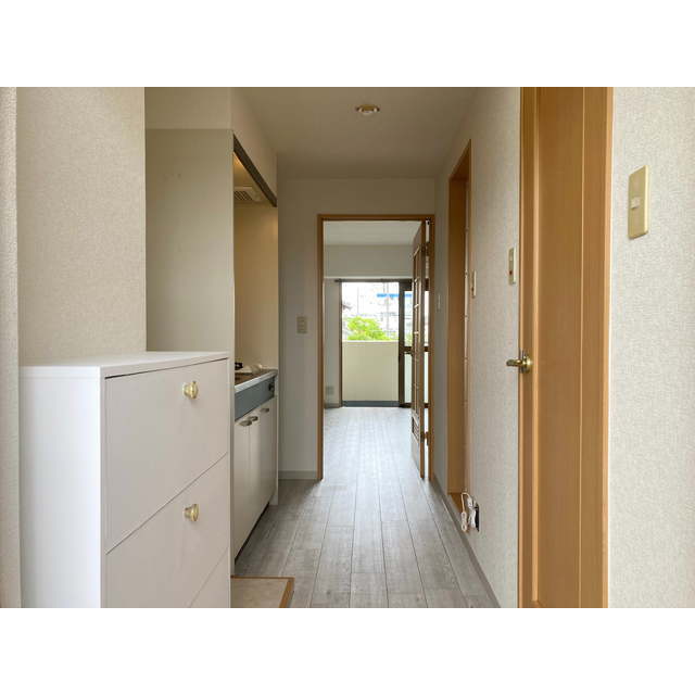スカイ　グランデ 玄関から室内