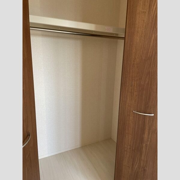 グローリー湘南Ⅱ303号室 奥行きのある収納