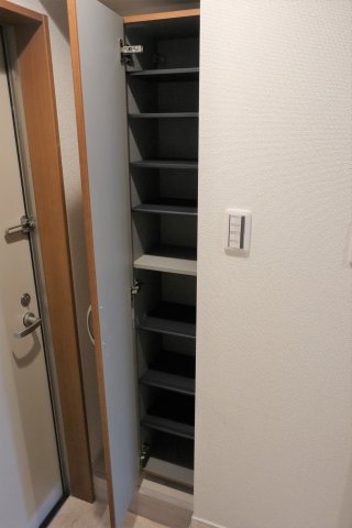 サウスプリオーレ102号室 玄関